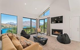 Mesmerising Lake Views- 3 Bedroom Home Frankton